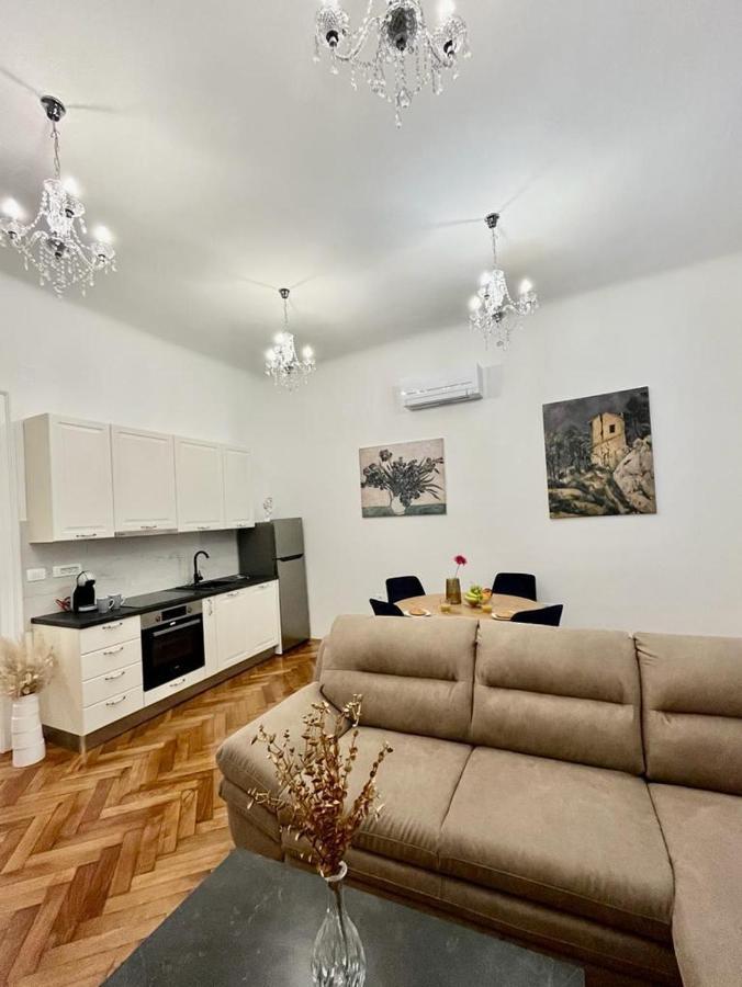 Lux Apartmans Pula Exterior photo